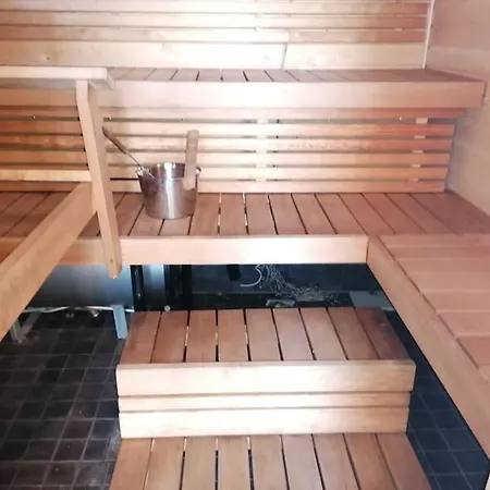 Viihtyisae Saunamoekki Paeaerakennuksen Takana, Oma Rauha 度假居