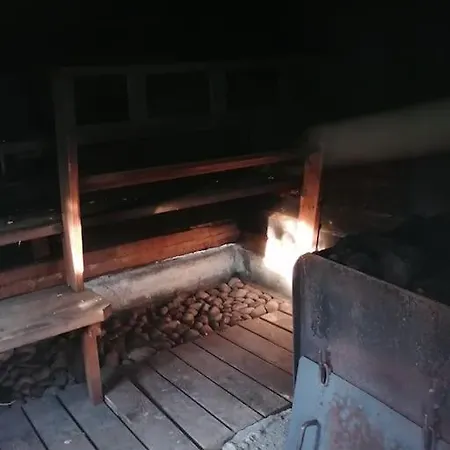 Viihtyisae Saunamoekki Paeaerakennuksen Takana, Oma Rauha