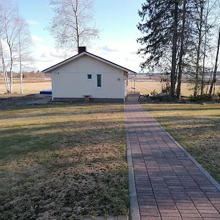 Viihtyisae Saunamoekki Paeaerakennuksen Takana, Oma Rauha 度假居 Nivala