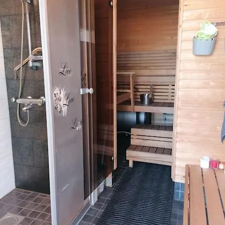 Сasa de vacaciones Viihtyisae Saunamoekki Paeaerakennuksen Takana, Oma Rauha Nivala