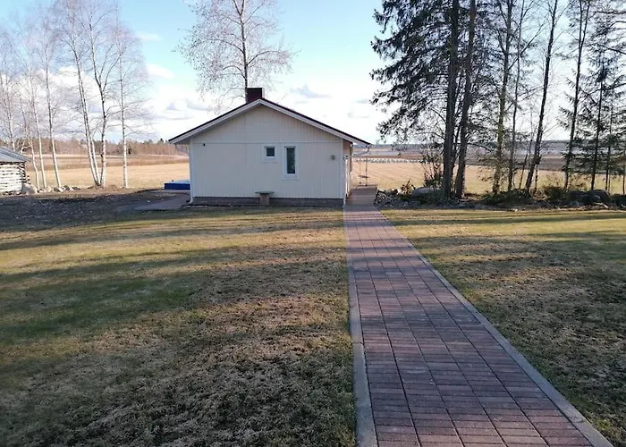 Viihtyisae Saunamoekki Paeaerakennuksen Takana, Oma Rauha Дом отдыха Nivala