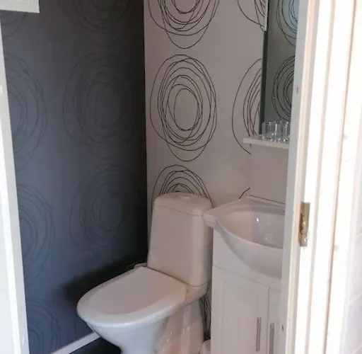 Viihtyisae Saunamoekki Paeaerakennuksen Takana, Oma Rauha Дом отдыха *